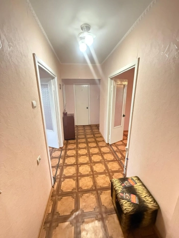 Купить трехкомнатную квартиру в Микрорайоне 8-й, Элиста в Элисте. Вариант № 2363228, 14, площадь -  квм, цена 5400000 рублей