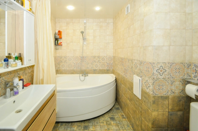 Купить четырехкомнатную квартиру в Новосибирской области. Вариант № 330510, 9, площадь -  квм, цена 14000000 рублей