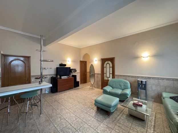 Купить квартиру в Москве. Вариант № 8429026, 6, площадь -  квм, цена 29990000 рублей