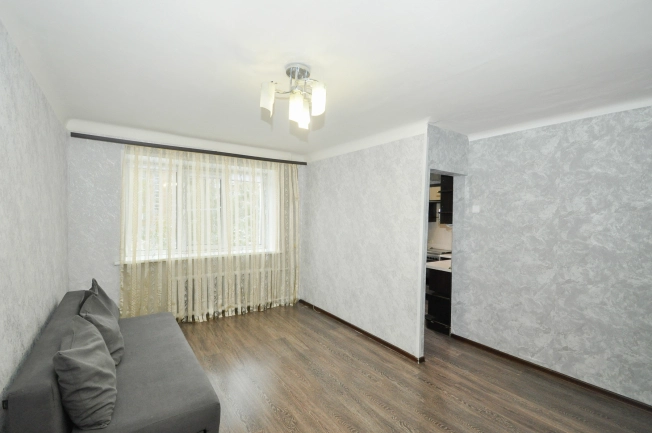 Купить квартиру в районе Ленинский в Новосибирске. Вариант № 6755674, 4, площадь -  квм, цена 4150000 рублей