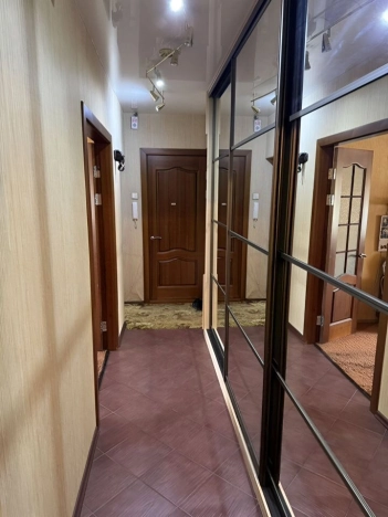 Купить трехкомнатную квартиру в районе Калининский в Новосибирске. Вариант № 4007841, 3, площадь -  квм, цена 6450000 рублей