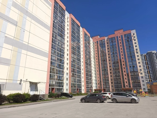 Купить однокомнатную квартиру на улице Петухова в Новосибирске. Вариант № 855236, 8, площадь -  квм, цена 4200000 рублей