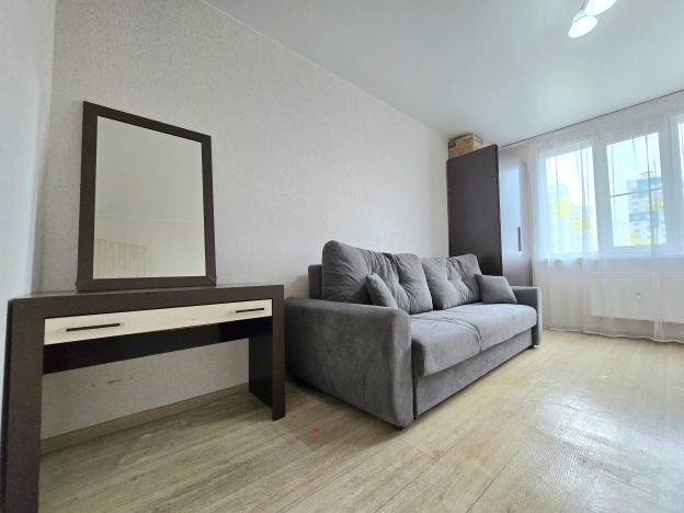 Купить однокомнатную квартиру в Воронеже. Вариант № 7592855, 7, площадь - квм, цена 4050000 рублей