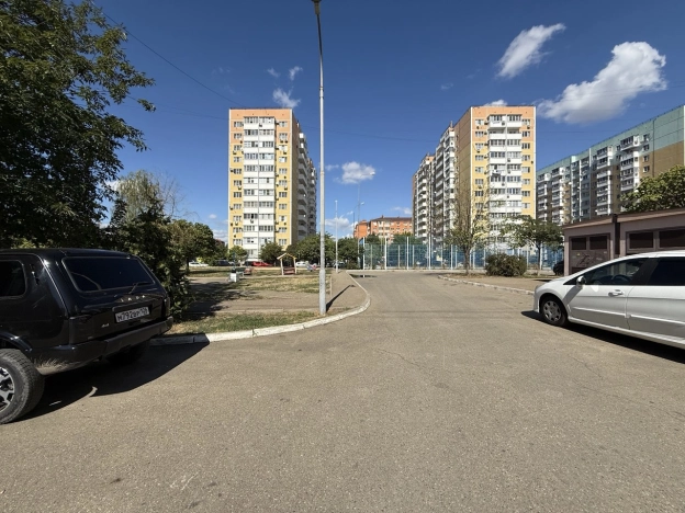 Купить однокомнатную квартиру на улице Героев-Разведчиков в Краснодаре. Вариант № 5469449, 15, площадь -  квм, цена 3630000 рублей