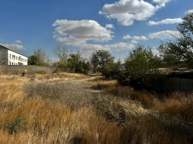 Купить земельный участок на улице Заречная в Республике Калмыкия. Вариант № 15543, 1, площадь -  квм, цена 350000 рублей