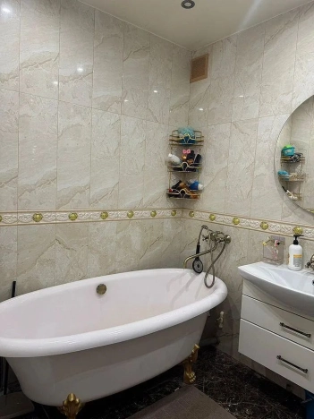 Купить трехкомнатную квартиру в Ростовской области. Вариант № 9961864, 8, площадь -  квм, цена 13700000 рублей