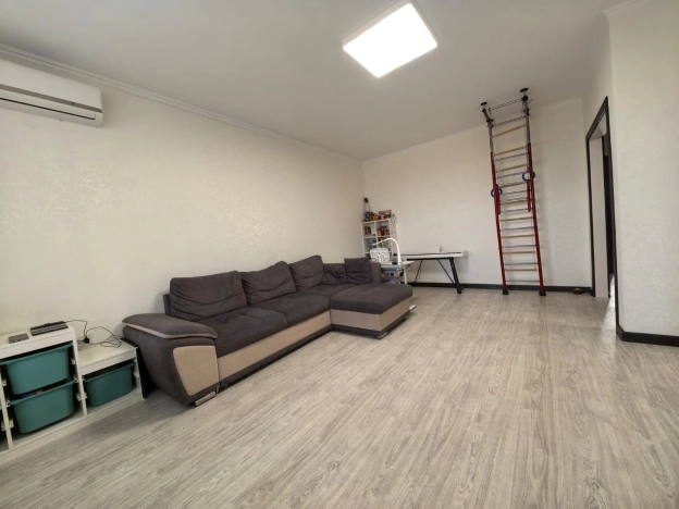 Купить трехкомнатную квартиру в Микрорайоне 8-й, Элиста в Элисте. Вариант № 7844342, 7, площадь -  квм, цена 8600000 рублей