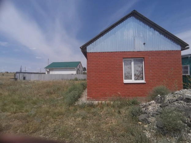 Купить дом на улице Парковая в Элисте. Вариант № 9022, 3, площадь -  квм, цена 2000000 рублей