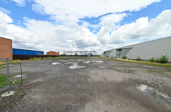 Снять коммерческую недвижимость в Таганроге. Вариант № 59872, 4, площадь -  квм, цена 350000 рублей