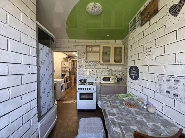 Купить двухкомнатную квартиру на улице Октябрьская в Улан-Удэ. Вариант № 42407, 5, площадь -  квм, цена 3450000 рублей