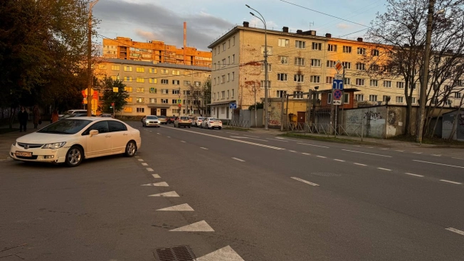 Купить квартиру на улице Красных Партизан в Краснодаре. Вариант № 34980, 17, площадь - квм, цена 4290000.0000 рублей