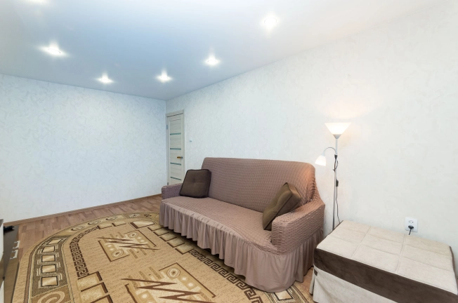 Купить двухкомнатную квартиру на вторичке в Микрорайоне 10-й, Тобольск в Тобольске. Вариант № 4829, 1, площадь -  квм, цена 5400000 рублей