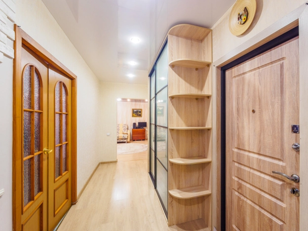 Купить двухкомнатную квартиру на улице Пригородная в Омске. Вариант № 16623, 15, площадь -  квм, цена 7350000 рублей