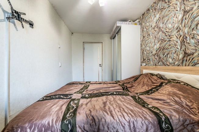 Купить трехкомнатную квартиру у метро Горьковская в Санкт-Петербурге. Вариант № 2064417, 1, площадь -  квм, цена 6500000 рублей