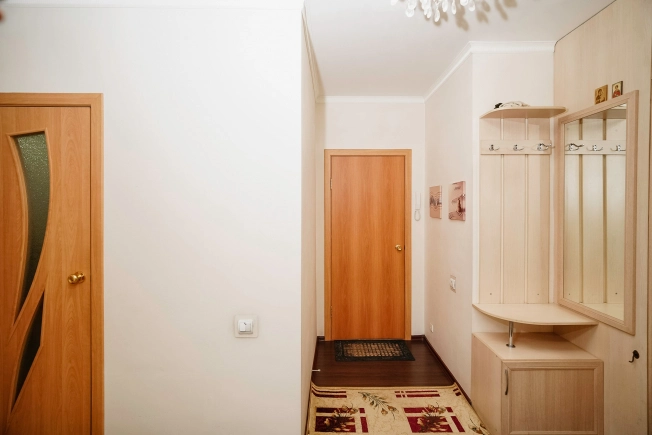 Купить двухкомнатную квартиру на улице 70 лет Октября в Омске. Вариант № 37484, 16, площадь -  квм, цена 9150000 рублей