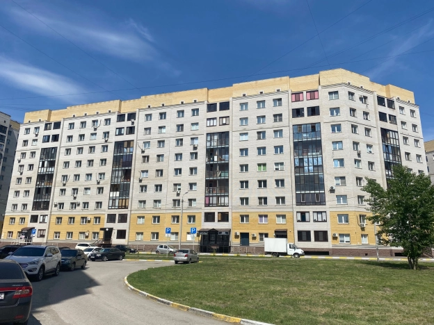 Купить четырехкомнатную квартиру в Омске. Вариант № 2704, 25, площадь -  квм, цена 18000000 рублей