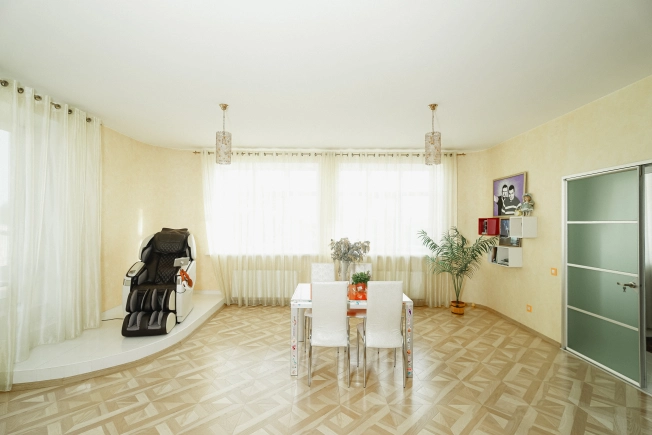 Купить дом в Микрорайоне Порт-Артур в Омске. Вариант № 56293, 9, площадь -  квм, цена 98000000 рублей