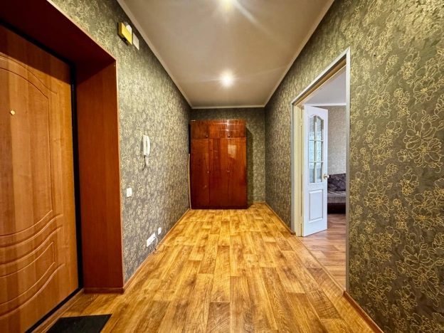 Купить однокомнатную квартиру в Старом Осколе. Вариант № 10356663, 4, площадь -  квм, цена 6165000 рублей