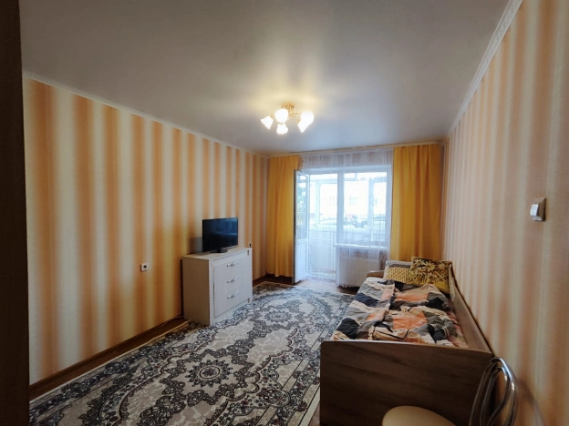 Купить однокомнатную квартиру на улице Школьная в Калужской области. Вариант № 53758, 5, площадь -  квм, цена 3590000 рублей