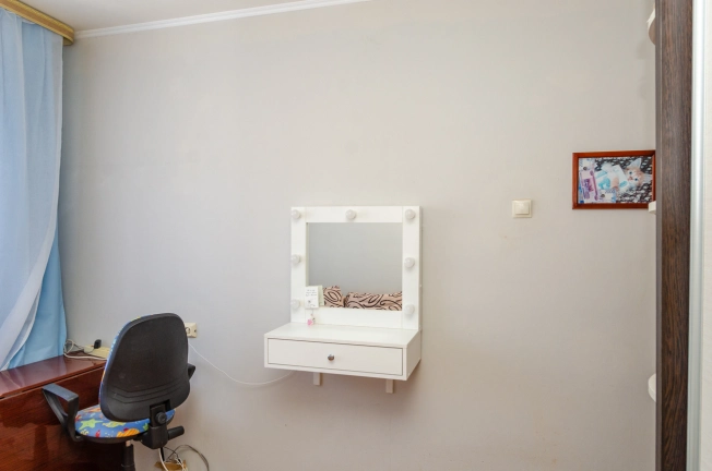 Купить трехкомнатную квартиру в районе Калининский в Новосибирске. Вариант № 29381, 14, площадь -  квм, цена 6500000 рублей