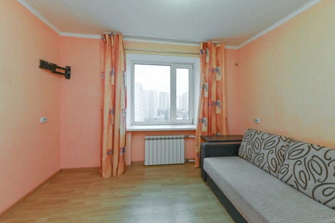 Купить трехкомнатную квартиру в Ростовской области. Вариант № 9590804, 9, площадь -  квм, цена 6200000 рублей