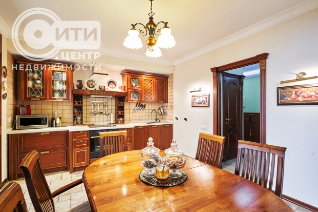 Купить четырехкомнатную квартиру в Воронеже. Вариант № 38700, 0, площадь - квм, цена 24550000 рублей