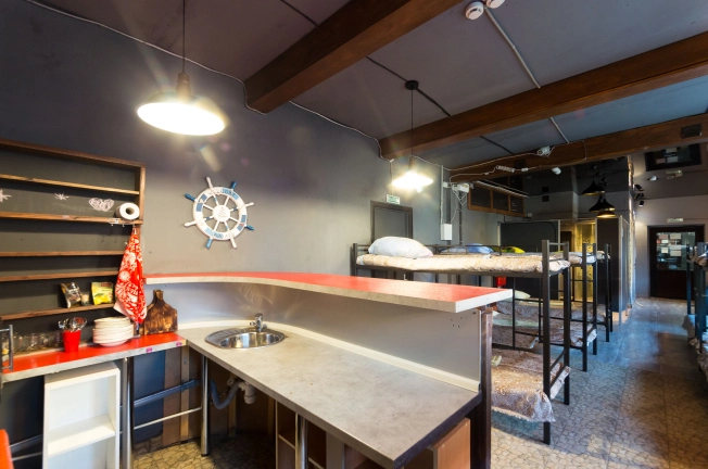 Купить коммерческую недвижимость в Тобольске. Вариант № 14638, 35, площадь -  квм, цена 21000000 рублей