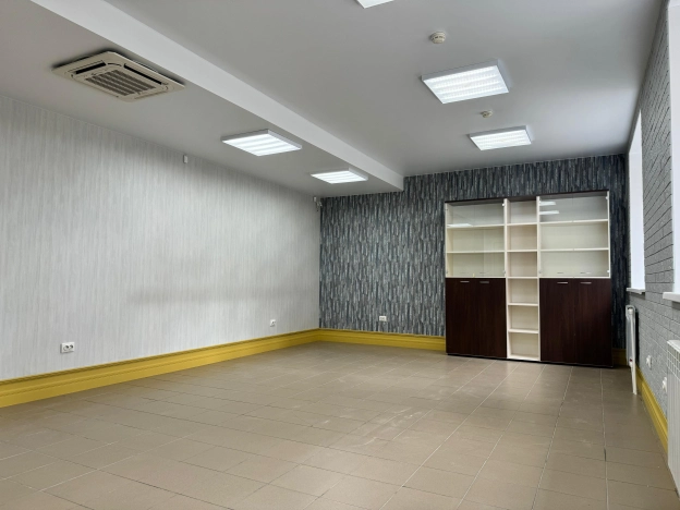 Снять коммерческую недвижимость в Омске. Вариант № 9145953, 10, площадь -  квм, цена 85000 рублей