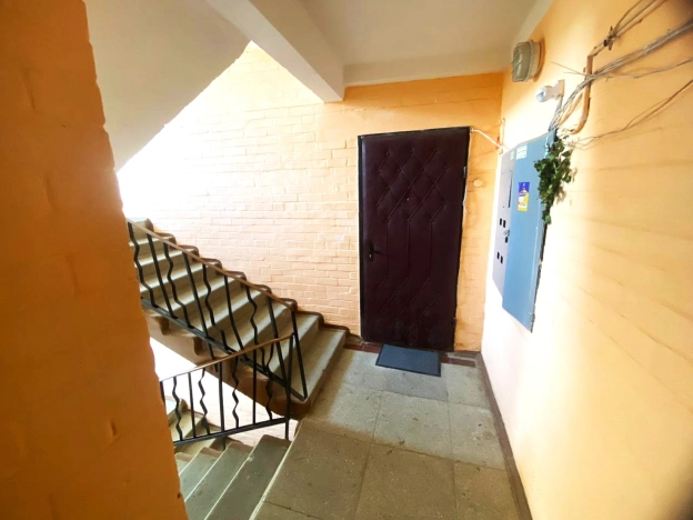 Купить трехкомнатную квартиру на вторичке в Калужской области. Вариант № 58218, 15, площадь -  квм, цена 3950000 рублей