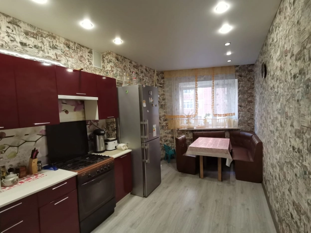 Купить трехкомнатную квартиру в Калуге. Вариант № 2400, 3, площадь -  квм, цена 8197000 рублей