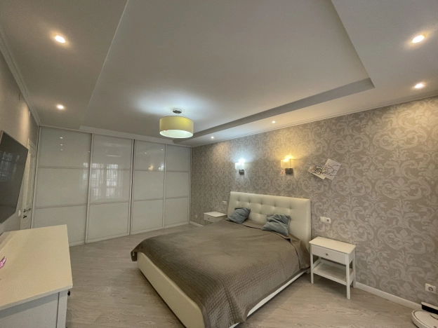 Купить трехкомнатную квартиру в районе Центральный в Калининграде. Вариант № 5957, 8, площадь -  квм, цена 13500000 рублей