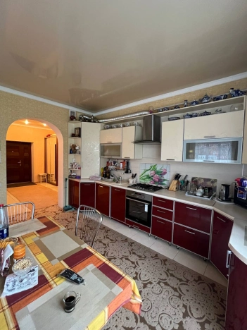 Купить дом в Строителе. Вариант № 10947632, 16, площадь -  квм, цена 19000000 рублей