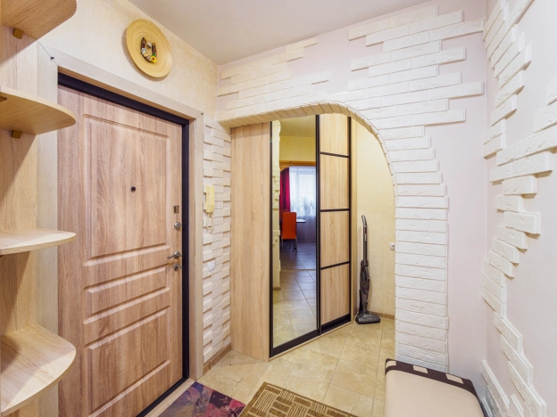 Купить двухкомнатную квартиру на улице Пригородная в Омске. Вариант № 16623, 20, площадь -  квм, цена 7350000 рублей