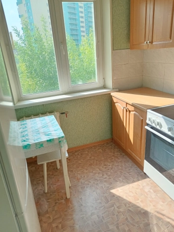 Купить квартиру на улице Есенина в Новосибирске. Вариант № 48243, 6, площадь -  квм, цена 3650000 рублей