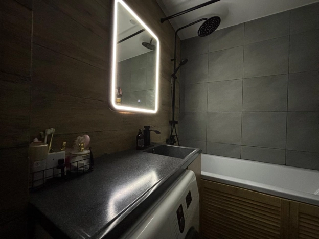 Купить двухкомнатную квартиру на улице Ленина в Тюменской области. Вариант № 5921785, 26, площадь -  квм, цена 3500000 рублей