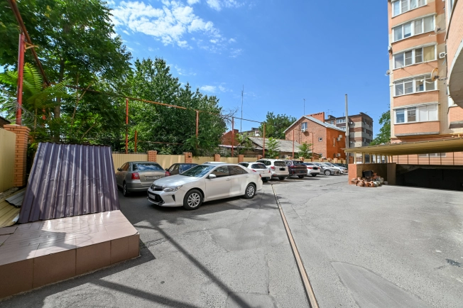 Купить коммерческую недвижимость свободного назначения в Ростове-на-Дону. Вариант № 1207127, 3, площадь -  квм, цена 28000000 рублей