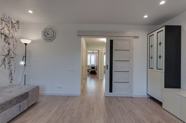 Купить двухкомнатную квартиру на улице Майская в Вологодской области. Вариант № 5447817, 5, площадь -  квм, цена 7900000 рублей