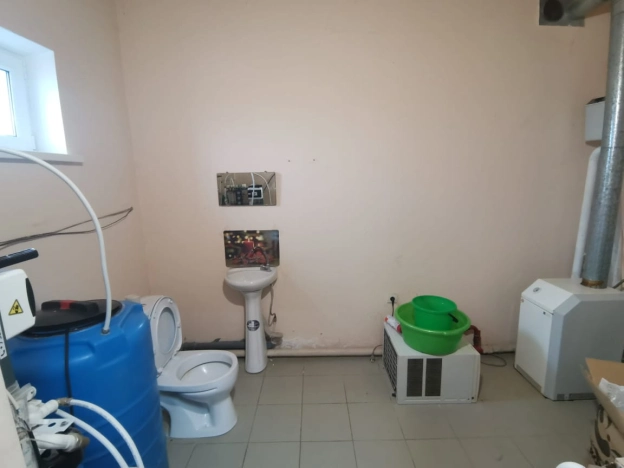 Купить коммерческую недвижимость в Элисте. Вариант № 20782, 11, площадь -  квм, цена 2700000 рублей