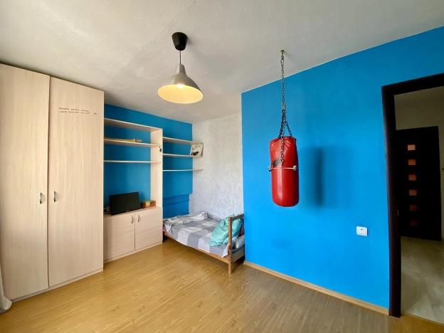 Купить трехкомнатную квартиру в Смоленской области. Вариант № 3823916, 6, площадь -  квм, цена 3990000 рублей