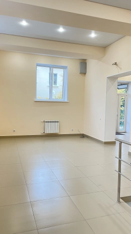 Купить коммерческую недвижимость свободного назначения в Октябрьском. Вариант № 2648143, 3, площадь -  квм, цена 6700000 рублей