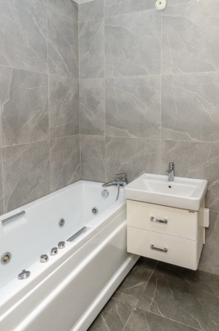 Купить трехкомнатную квартиру у метро Гагаринская в Новосибирске. Вариант № 7177, 9, площадь -  квм, цена 12750000 рублей