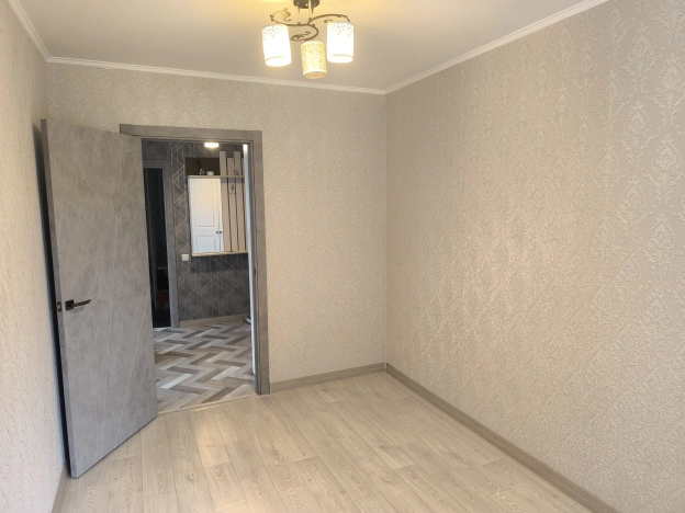 Купить трехкомнатную квартиру на улице 70 лет Октября в Белгородской области. Вариант № 51712, 7, площадь -  квм, цена 3750000 рублей