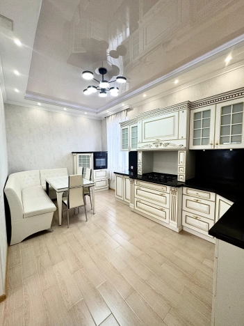 Купить дом в Южно-Сахалинске. Вариант № 2460458, 8, площадь -  квм, цена 24700000 рублей