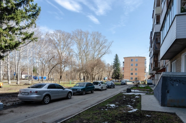 Купить трехкомнатную квартиру в районе Калининский в Новосибирске. Вариант № 30423, 40, площадь -  квм, цена 3615000 рублей