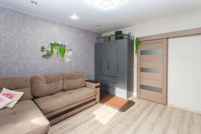 Купить квартиру в Тобольске. Вариант № 8028699, 4, площадь -  квм, цена 5450000 рублей