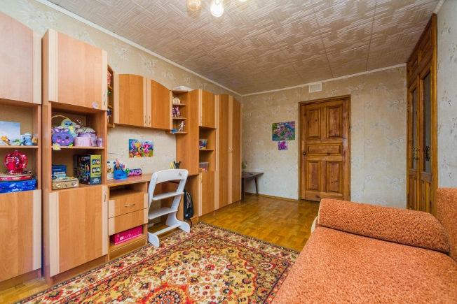 Купить трехкомнатную квартиру в Рязанской области. Вариант № 8054166, 6, площадь -  квм, цена 3950000 рублей