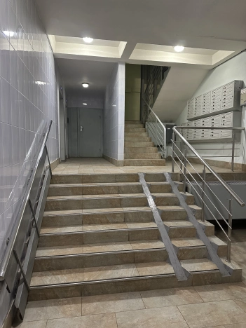 Купить квартиру в Москве. Вариант № 9903672, 9, площадь -  квм, цена 25000000 рублей