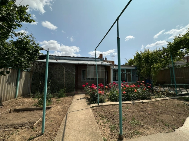 Купить трехкомнатную квартиру на вторичке в Микрорайоне 8-й, Элиста в Элисте. Вариант № 49231, 17, площадь -  квм, цена 5750000 рублей