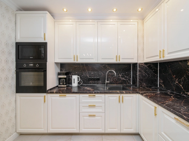 Купить трехкомнатную квартиру в Омске. Вариант № 203416, 8, площадь -  квм, цена 21000000 рублей