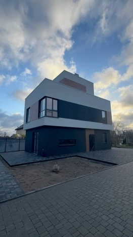 Купить дом на улице Средний переулок в Калининграде. Вариант № 46675, 3, площадь -  квм, цена 9700000 рублей